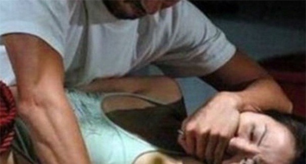 Sốc: 5 nam sinh lớp 9 bủa vây khống chế, hãm hại cô giáo