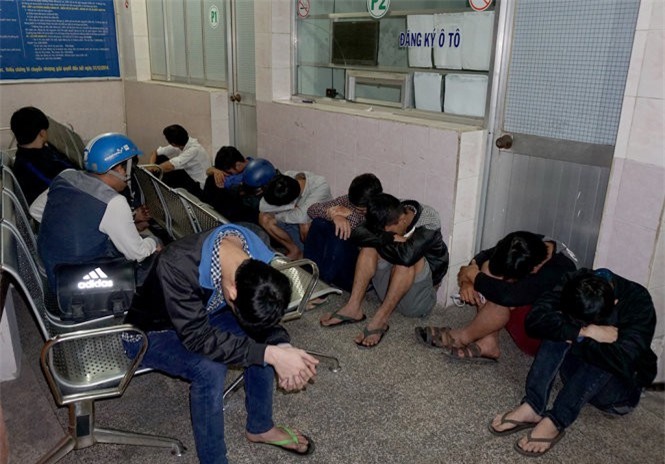 Cảnh sát đột kích trên đường đua, 300 'quái xế' chạy tan tác trong đêm Giao thừa