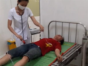 Hàng trăm người dân đi cấp cứu sau khi hít phải khí lạ từ xe đầu kéo