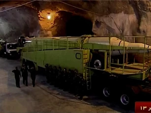 Iran lắp tên lửa đạn đạo, cảnh báo đáp trả mọi trừng phạt của Mỹ