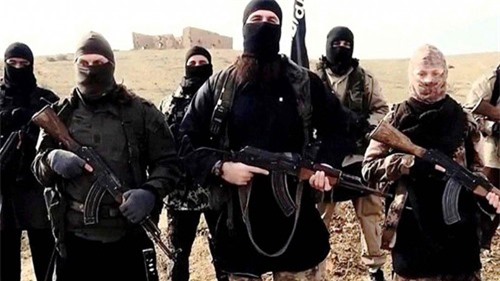 Nga - Mỹ đẩy mạnh không kích, IS lao đao vì nguồn thu từ dầu mỏ bị phá hoại