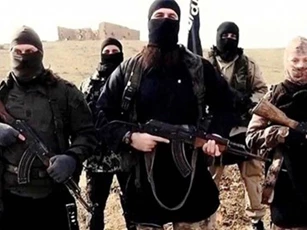 Nga - Mỹ đẩy mạnh không kích, IS lao đao vì nguồn thu từ dầu mỏ bị phá hoại