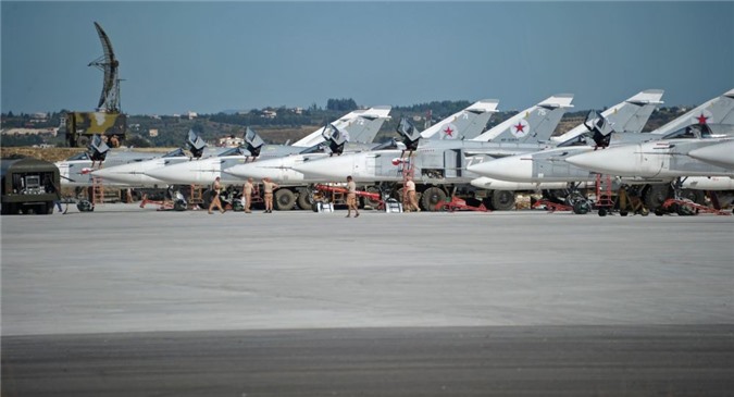 Không quân Nga vừa tấn công IS vừa nghe thông điệp năm mới từ ông Putin