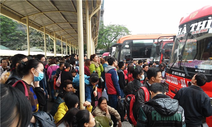 Xe khách "được mùa" chặt chém, nhồi nhét dịp Tết dương lịch