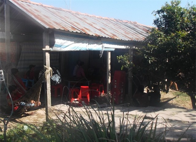 Bố mẹ bị điện giật chết bỏ lại con thơ 2 tuổi