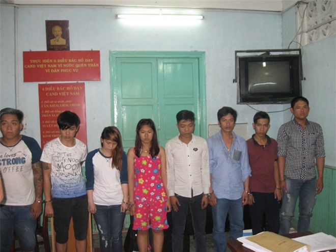 Gái tuổi teen rủ "con mồi" qua đêm trong khách sạn rồi lừa lấy xe