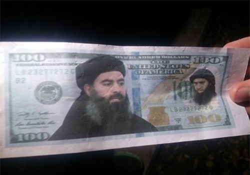 Phát hiện tệp tiền 100 USD giả in hình thủ lĩnh IS