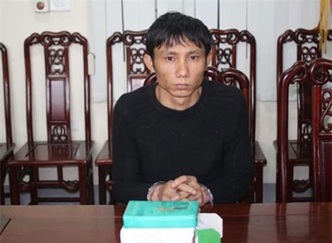 Bắt thanh niên liều lĩnh buôn ma túy giữa chợ