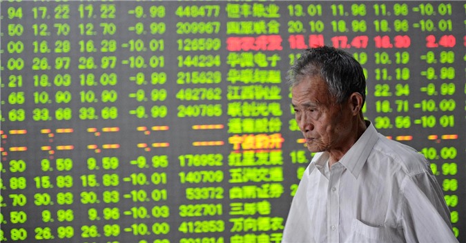 Chứng khoán Trung Quốc sụt mạnh, phải ngừng giao dịch
