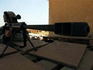 Xạ thủ Anh bắn xuyên tường diệt 3 chiến binh IS