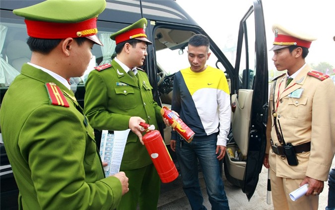 Ô tô không trang bị bình chữa cháy chính thức bị xử phạt