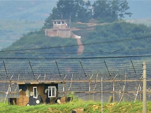 Hàn Quốc triển khai tên lửa, pháo binh sát biên giới Triều Tiên