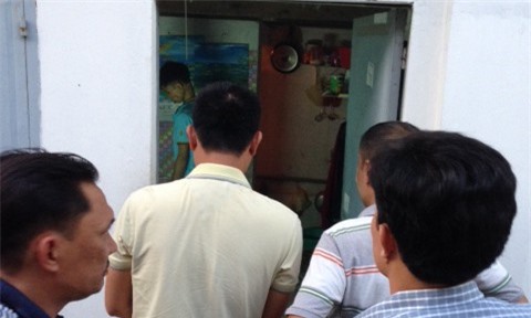 Hoảng hốt phát hiện xác thanh niên treo cổ lủng lẳng trong phòng