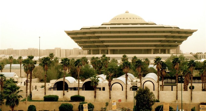 Saudi Arabia “gậy ông đập lưng ông” trong cuộc chiến giá dầu