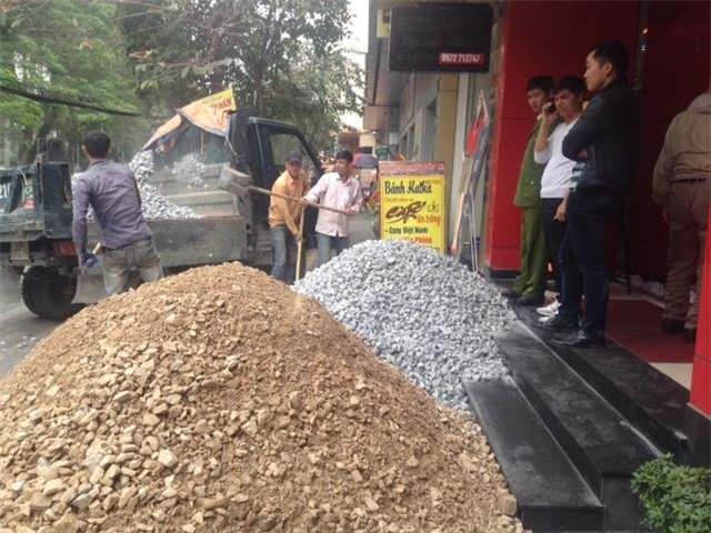 Cửa hàng KFC Trần Phú (Hải Phòng) “bị khủng bố”