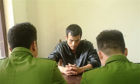 Ghen vợ ngoại tình, chồng chặn đường hạ sát trai cùng thôn