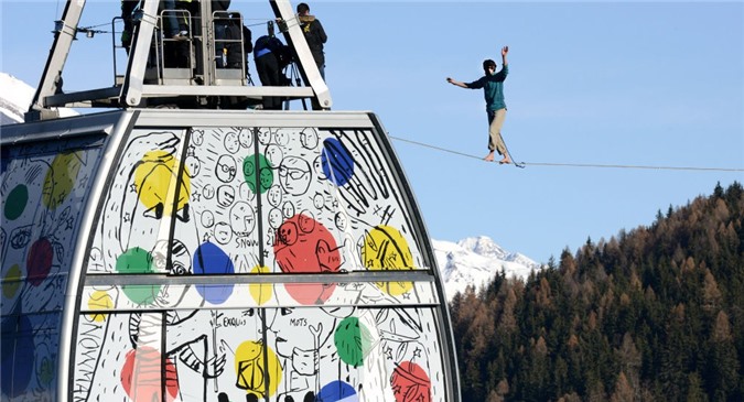 Rơi từ độ cao 30 mét xuống đất khi tập đi thăng bằng trên dây