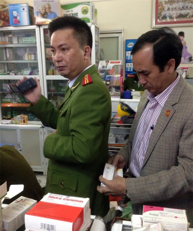 Hà Nội: 20 cửa hàng "phù phép" thuốc hết hạn bán cho người bệnh