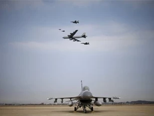 Mỹ điều 'tượng đài' B-52 mang tên lửa hạt nhân tới Hàn, Kim Jong-un lên tiếng