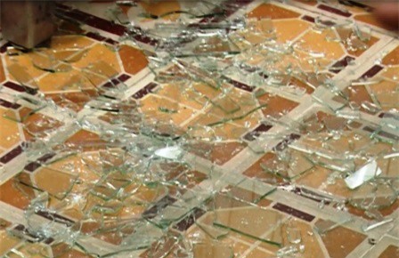 Kẻ lạ mặt xông vào bệnh viện truy sát bệnh nhân đến cùng