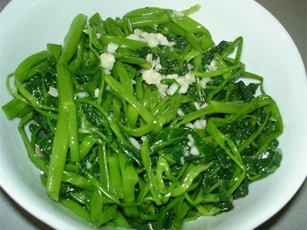 Những thói quen xấu biến rau xanh thành... độc tố