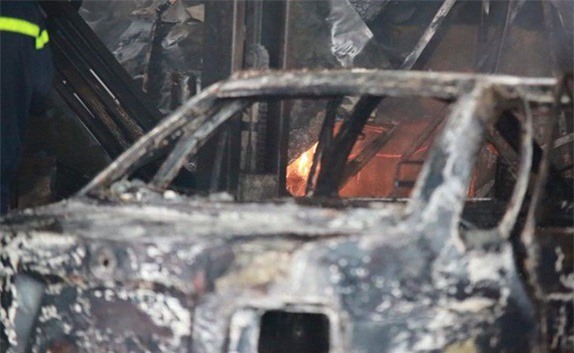 Hà Nội: Cháy lớn tại Văn Quán, Hà Đông thiệu rụi 1 ô tô