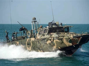 Iran bắt giữ hai tàu hải quân Mỹ