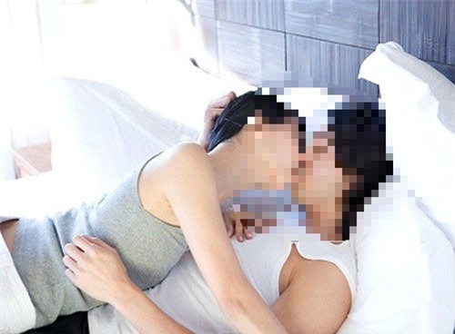 Hơn một nửa số người nhiễm HIV qua đường tình dục