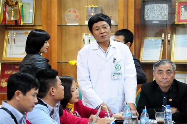 Vụ rác thải y tế BV Bạch Mai: Kỷ luật trưởng khoa, sa thải nhân viên