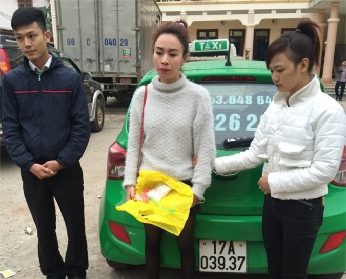 Bắt nhóm hotgirl mang hung khí vận chuyển ma túy