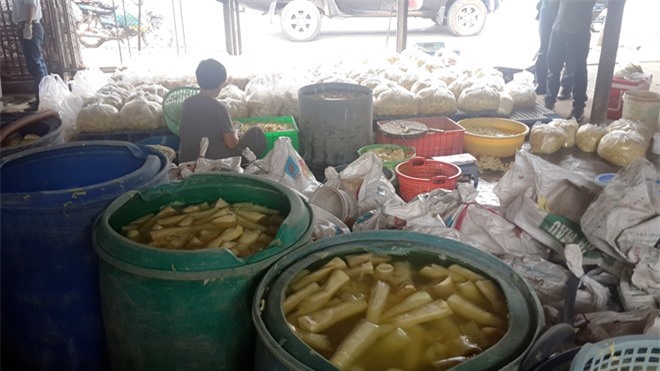 Kinh hoàng tẩm hóa chất vào măng rồi mang ra chợ bán