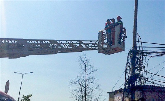 Mắc bệnh hiểm nghèo, thanh niên leo trụ điện la hét đòi tự tử