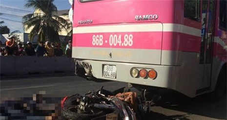 Đi đám cưới bạn, hai thanh niên bỏ mạng sau đuôi xe khách