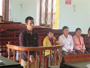 Đưa bé gái lên rẫy giở trò đồi bại rồi thản nhiên nằm ngủ