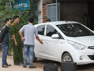 Giật cửa ôtô, cướp hàng trăm triệu đồng giữa ban ngày
