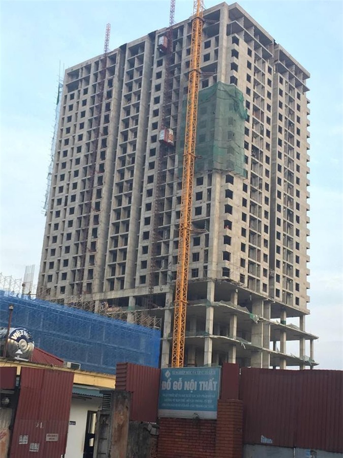 Hà Nội: Sập dàn giáo xây dựng, gần chục người thương vong