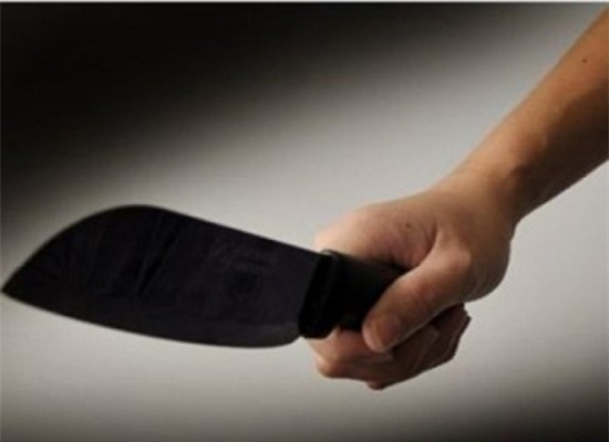 Phẫn nộ nghịch tử dùng búa đánh mẹ kế rồi chém cha