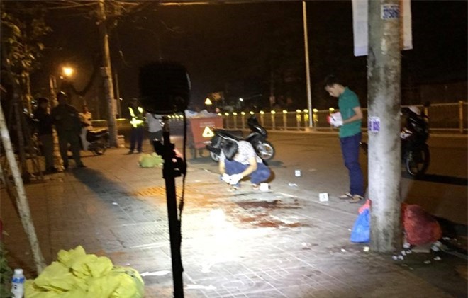 Hỗn chiến trước phòng thu, thanh niên bị đâm tử vong