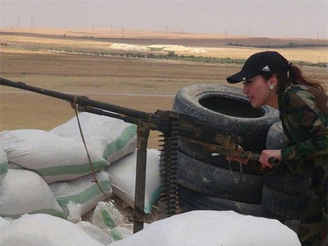 Cảm phục "bóng hồng" ra trận diệt trừ "thánh chiến" IS