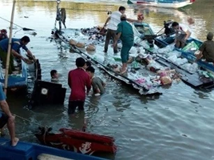 Nổ bình gas trên ghe hàng, 2 vợ chồng nguy kịch