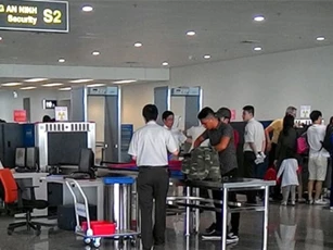 Giáo viên bị cấm bay 12 tháng vì một câu nói... có bom