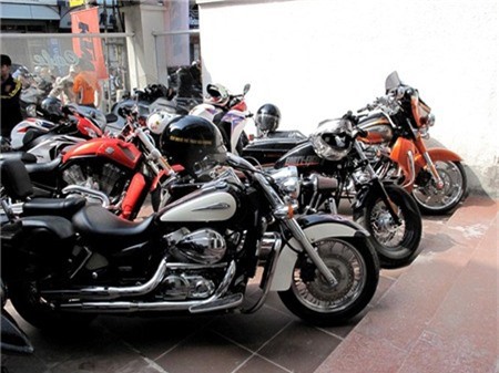 Chính thức cấp phép nhập khẩu môtô phân khối lớn qua Internet từ 1/2/2016