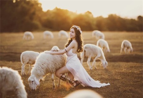 Elly Trần hóa thân làm "nữ thần" chăn cừu gây sốc