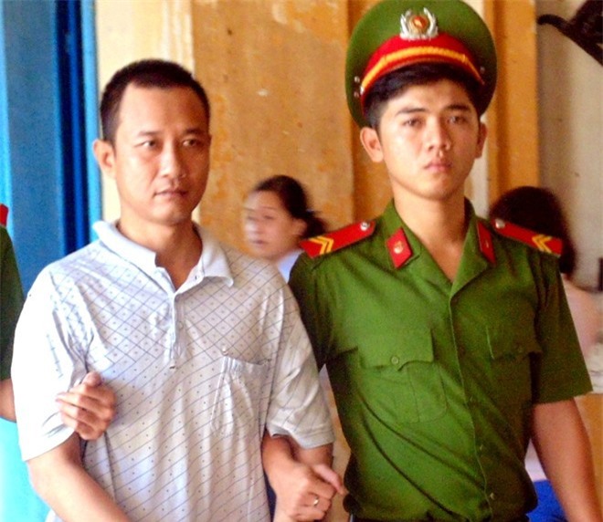 Kinh hãi 'chồng hờ' cắt cổ vợ vì nghi ngờ đối phương ngoại tình