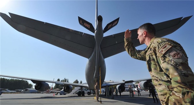 Mỹ bật đèn xanh cho không quân ném bom diệt IS ở Afghanistan