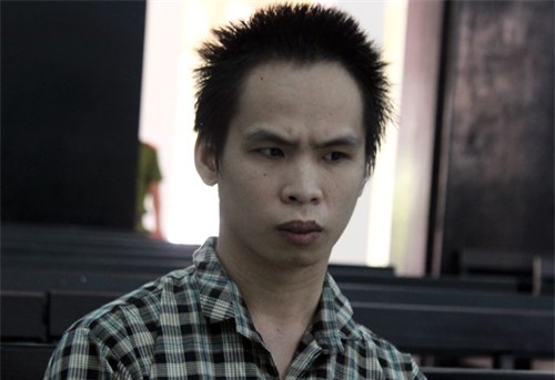 Nghiện phim đen, lừa chở bé gái vào nghĩa trang hiếp dâm