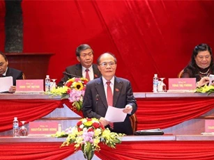 Đại hội Đảng XII thảo luận các văn kiện tại Hội trường