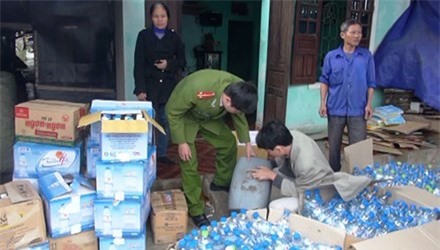 Đột kích lò sản xuất dấm gạo từ axit và nước giếng