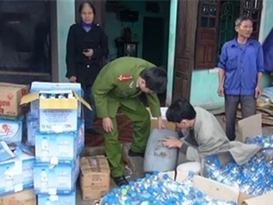 Đột kích lò sản xuất dấm gạo từ axit và nước giếng