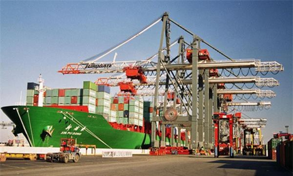 Nửa đầu tháng 1/2016, cán cân thương mại hàng hóa thâm hụt 217 triệu USD